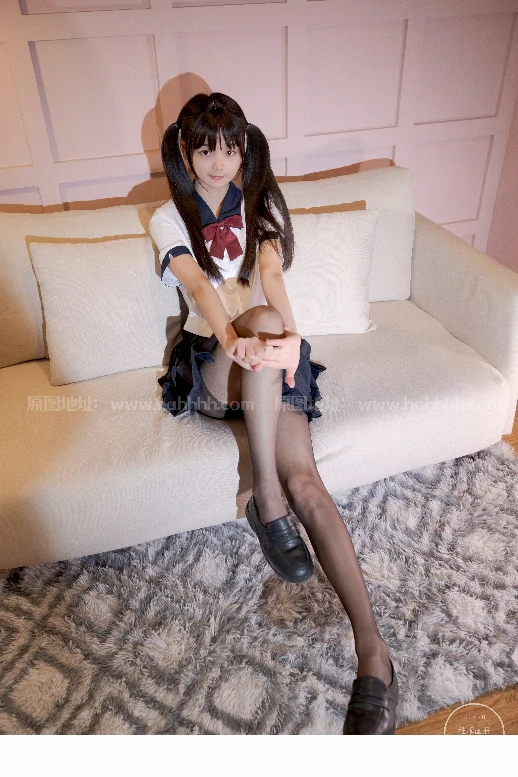 图片[2]-稚乖画册：稚嫩乖巧 白丝美腿 24 – 赤西夜夜 露颜-幻想写真